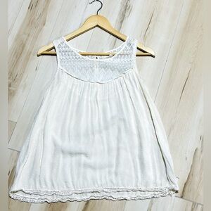 Flowy boho style cream tank top size m A126